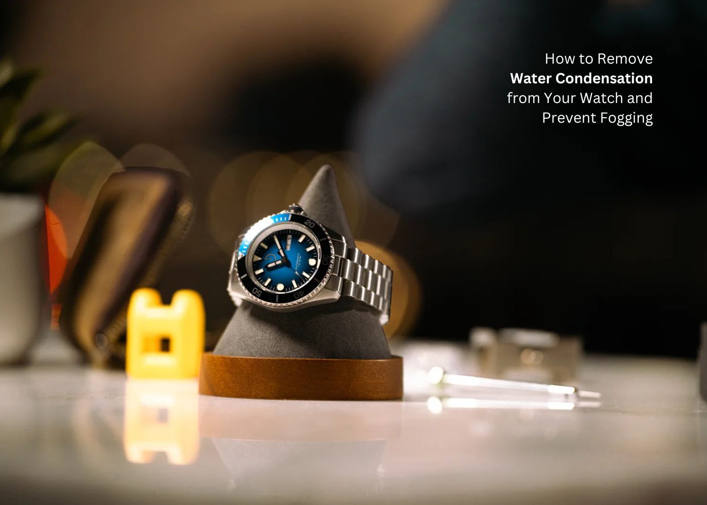 Remove water condensation from your watch